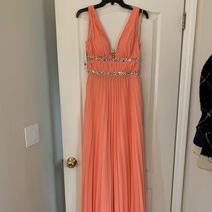 NWT Hailey by Adrianne Papell Dress